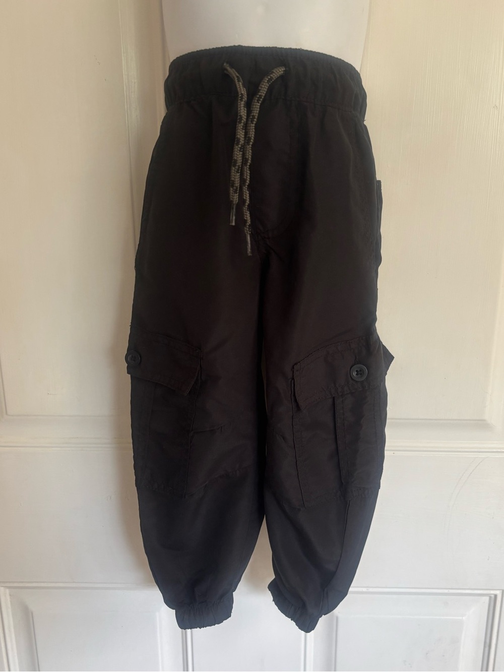 2T Street Rules Authentic Streetwear Solid Black Cargo Jogger Pants. In EUC!